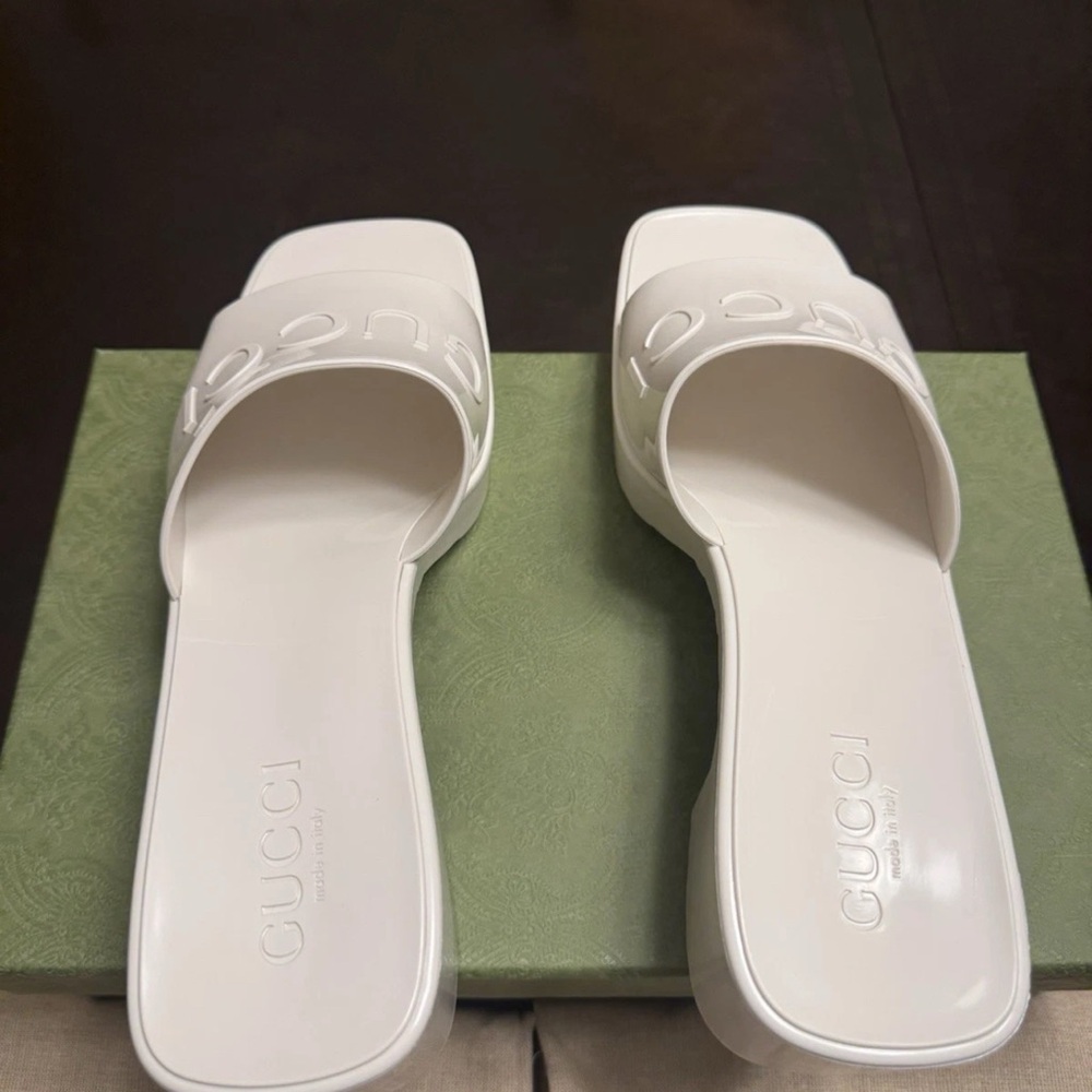 Gucci Cream Slide Sandals - Picture 5 of 9